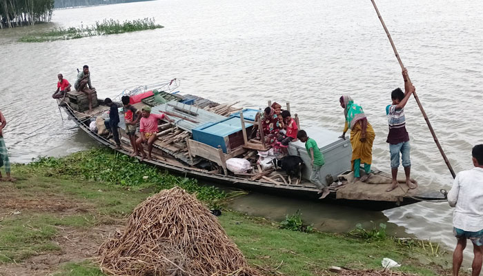 ভাঙনে ভিটেহারা ২ শতাধিক পরিবার