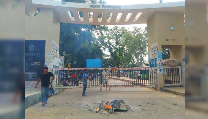 ছাত্রলীগের অবরোধে চবিতে অচলাবস্থা