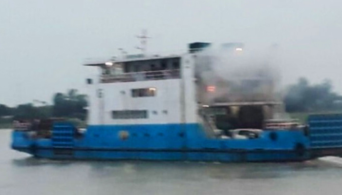 মাঝ পদ্মায় রো রো ফেরিতে অগ্নিকাণ্ড