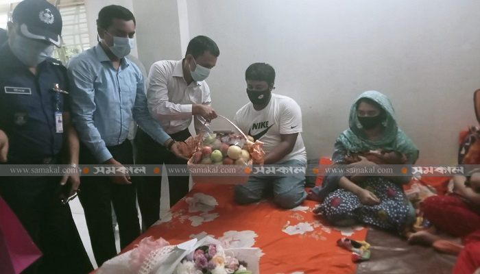স্বপ্ন-পদ্মা-সেতুকে স্বর্ণের চেইন উপহার দিলেন প্রধানমন্ত্রী