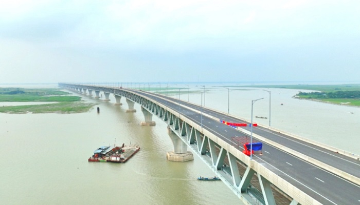 পদ্মা সেতুতে গাড়ি থামিয়ে ছবি তোলা যাবে না