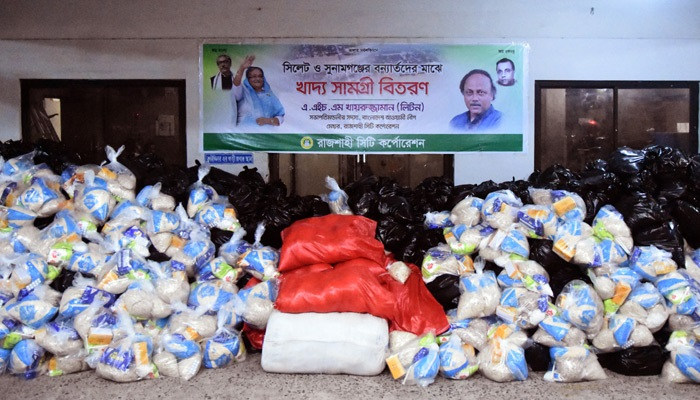 বন্যার্তদের জন্য খাদ্যসামগ্রী পাঠালেন রাসিক মেয়র