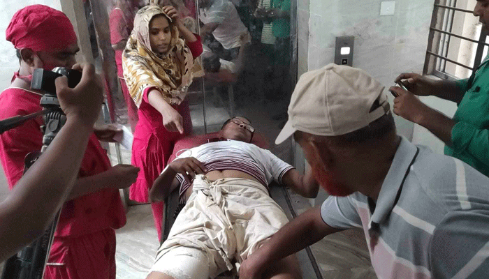 সাতক্ষীরায় আ’লীগ নেতাকে পায়ে গুলি, হাসপাতালে ভর্তি