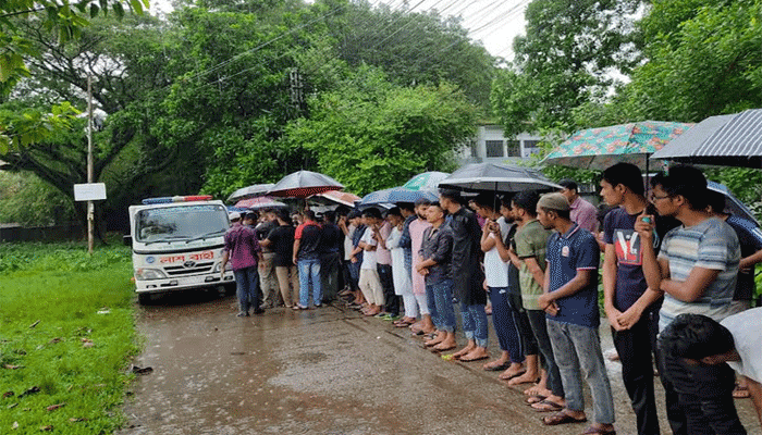 ‘বাপ মরছে আট মাস আগে এখন ভাই গ্যালো গা’ ‘বাপ মরছে আট মাস আগে এখন ভাই গ্যালো গা’