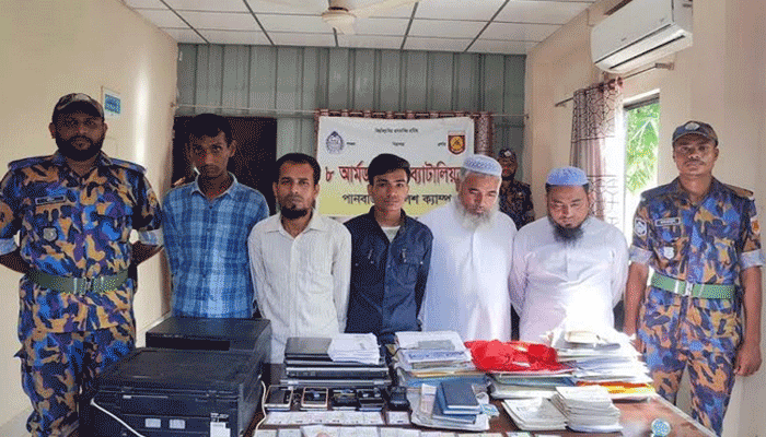 রোহিঙ্গা ক্যাম্পে জাল এনআইডি ও জন্মসনদ তৈরি চক্রের ৫ সদস্য গ্রেপ্তার রোহিঙ্গা ক্যাম্পে জাল এনআইডি ও জন্মসনদ তৈরি চক্রের ৫ সদস্য গ্রেপ্তার