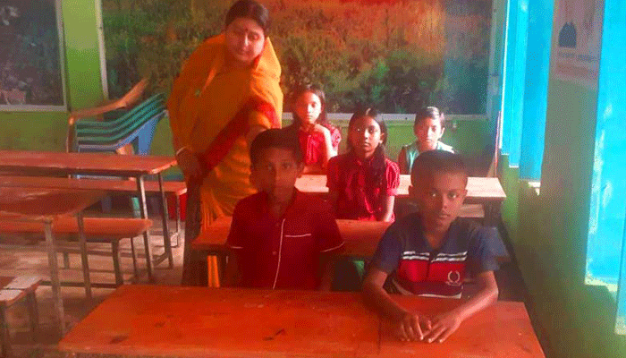 তাহিরপুরে খুলল শিক্ষাপ্রতিষ্ঠান, অধিকাংশ শিক্ষার্থীর বই ভেসে গেছে বন্যায় তাহিরপুরে খুলল শিক্ষাপ্রতিষ্ঠান, অধিকাংশ শিক্ষার্থীর বই ভেসে গেছে বন্যায়
