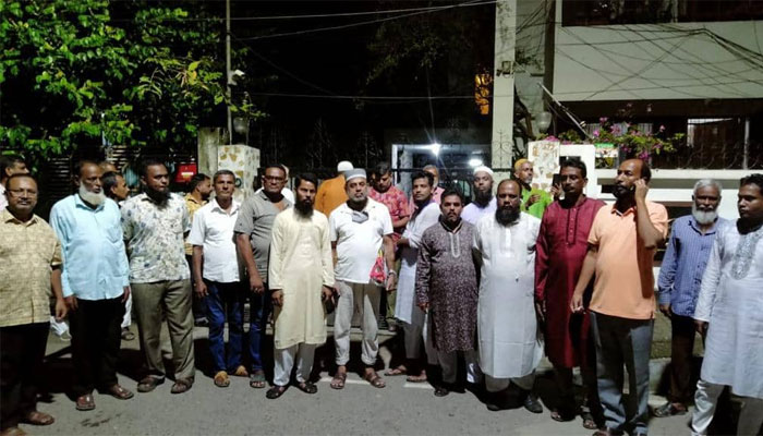 ফখরুলের বাসার সামনে মধ্যরাতে বিএনপি নেতাকর্মীদের অবস্থান ফখরুলের বাসার সামনে মধ্যরাতে বিএনপি নেতাকর্মীদের অবস্থান