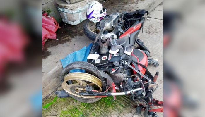 মানসিক ভারসাম্যহীন নারীকে বাঁচাতে গিয়ে মোটরসাইকেল দুর্ঘটনা, নিহত ২ মানসিক ভারসাম্যহীন নারীকে বাঁচাতে গিয়ে মোটরসাইকেল দুর্ঘটনা, নিহত ২