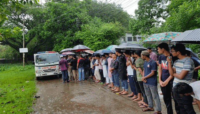 ‘বাপ মরছে আট মাস আগে এখন ভাই গ্যালো গা’