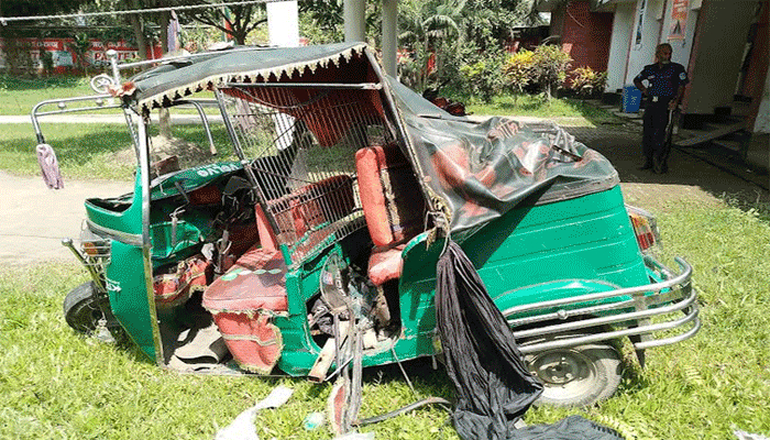 স্বজনদের সঙ্গে ঈদ করা হলো না বাবা-ছেলের