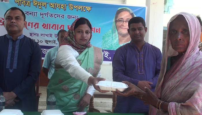 ঈদ উপলক্ষে আশ্রয়কেন্দ্রে জেলা প্রশাসকের খাবার বিতরণ