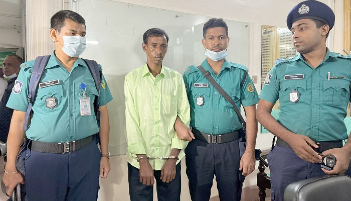 চট্টগ্রাম জেলা প্রশাসনে জালিয়াতি, হাতেনাতে আটক প্রতারক