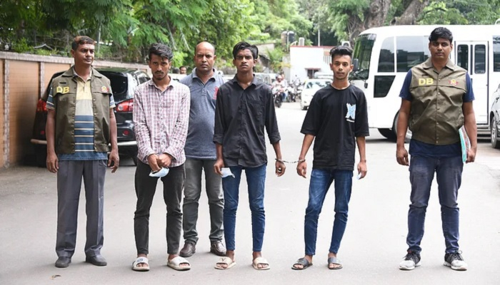 যমুনা ফিউচার পার্ক থেকে চুরি, বসুন্ধরা সিটির সামনে বিক্রি