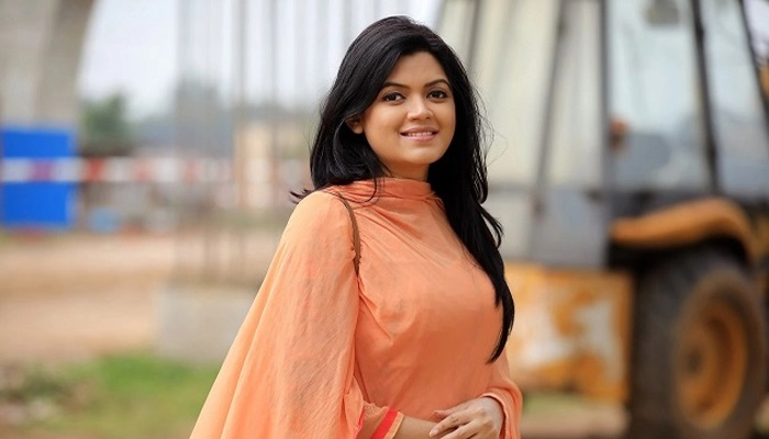 আমাকে বোকা বানানো পৃথিবীর সবচেয়ে সহজ কাজ