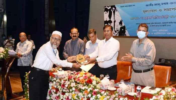 মৎস্য মেলায় অংশগ্রহণকারী সেরা ১১ প্রতিষ্ঠানকে পুরস্কার প্রদান