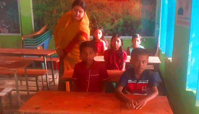 তাহিরপুরে খুলল শিক্ষাপ্রতিষ্ঠান, অধিকাংশ শিক্ষার্থীর বই ভেসে গেছে বন্যায়