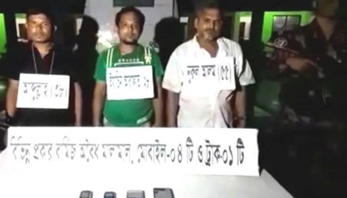 টেকনাফে ৭১ লাখ টাকার চোরাই পণ্য জব্দ, তিনজন আটক