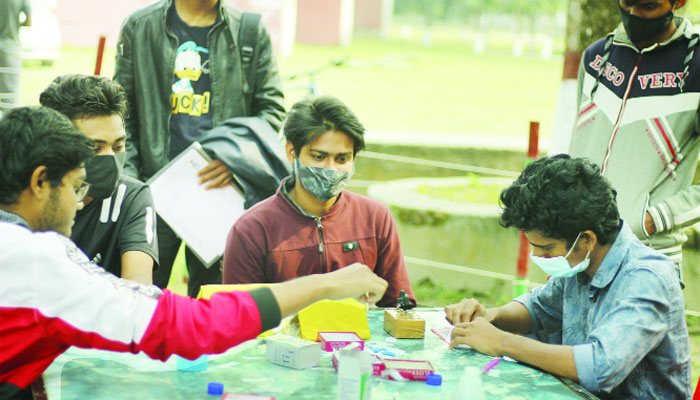 পাশে আছি আমরা