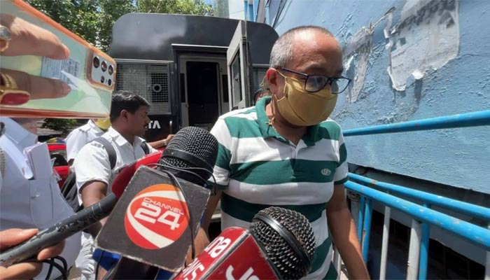 দেখেশুনে মুখ খুলব: পি কে হালদার