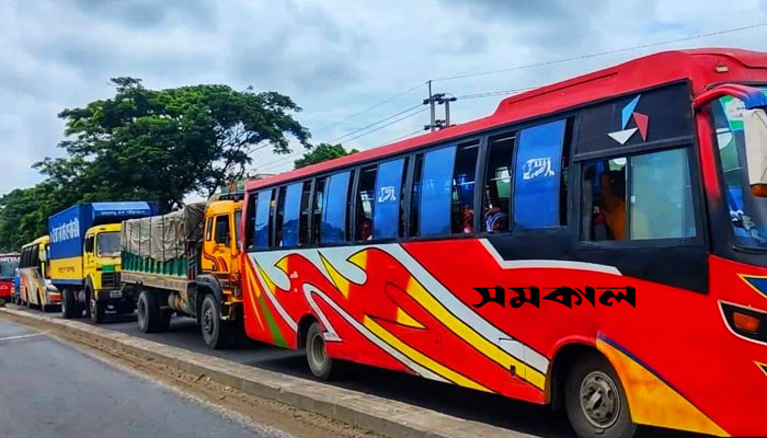 ঢাকা-চট্টগ্রাম মহাসড়কে তীব্র যানজট, ১৫ মিনিটের পথ যেতে ২ ঘণ্টা