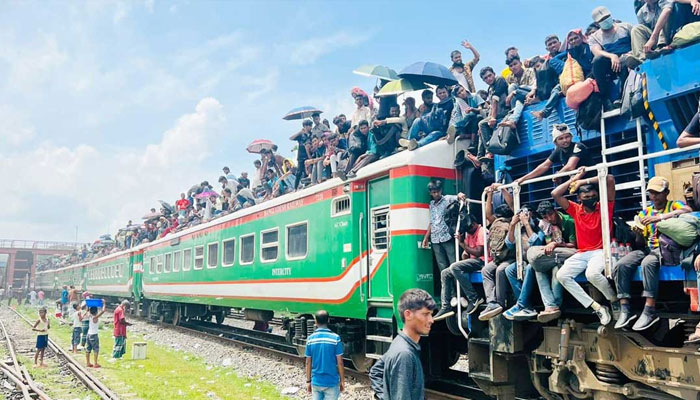 যাত্রীর চাপে ভাঙল পঞ্চগড় এক্সপ্রেসের চাকার স্প্রিং
