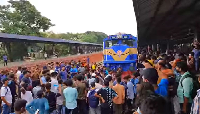 ঢাকা থেকে সারাদেশে ট্রেন চলাচল বন্ধ
