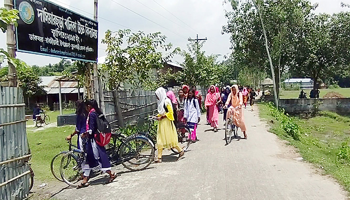 বঞ্চনার গ্লানি ভুলে এগিয়ে চলা
