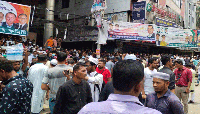 নুরে আলমের জানাজায় জড়ো হওয়া বিএনপি নেতা কর্মীদের বিক্ষোভ