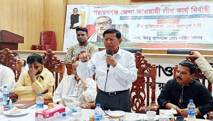 নীলার বহিষ্কারাদেশ নিয়ে ক্ষোভ প্রকাশ বস্ত্র ও পাটমন্ত্রীর