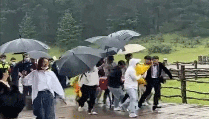 বাগদানের ফটোশুটে বজ্রপাত, হবু স্ত্রীর পাশে দাঁড়িয়েই মৃত্যু যুবকের