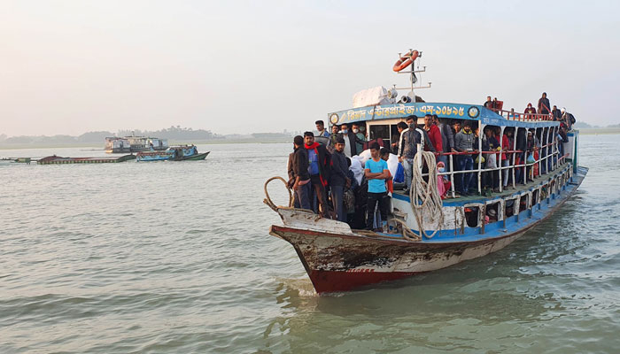 শিমুলিয়া-মাঝিরকান্দি লঞ্চ-স্পিডবোট চালু হলেও যাত্রী কম