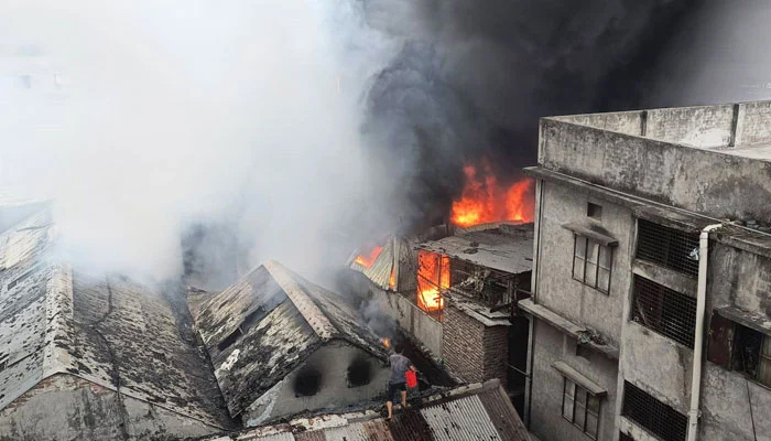 চকবাজারে আগুন: হোটেল মালিক গ্রেপ্তার