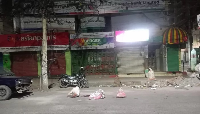 এটিএম বুথে ব্যবসায়ীকে হত্যা, ছিনতাইকারীকে পুলিশে দিল জনতা