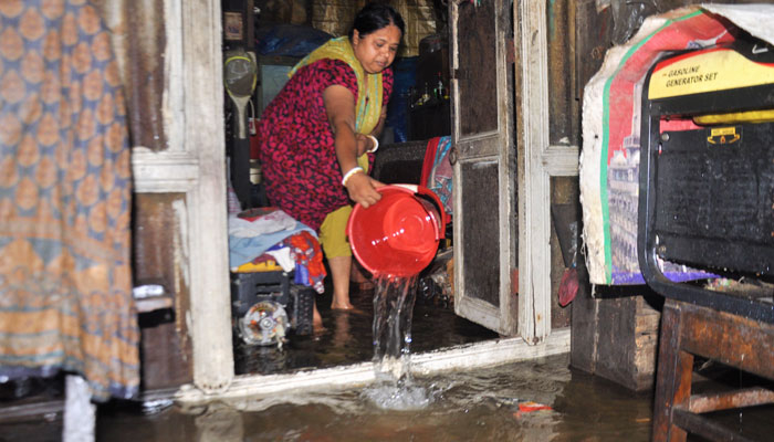শ্রাবণের শেষদিনে ভাসল বরিশাল নগরী
