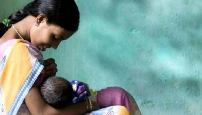 মায়ের দুধ শিশুর প্রথম টিকা