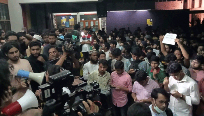 বুয়েটে ছাত্রলীগের কর্মসূচি, শিক্ষার্থীদের বিক্ষোভ