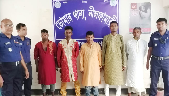 ২০ টাকা বকশিশ দেওয়া নিয়ে মারামারি, জেলহাজতে বরসহ ৫ জন