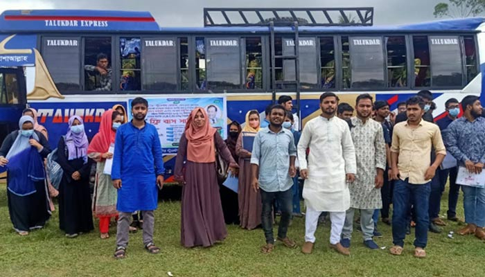 চবিতে ভর্তিচ্ছুদের জন্য তথ্যমন্ত্রীর ফ্রি বাস সার্ভিস