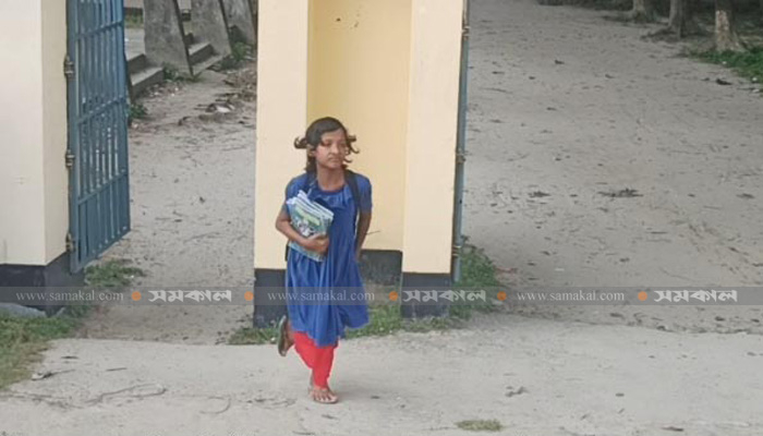 এক পায়ে লাফিয়ে স্কুলে যাওয়া সেই সুমাইয়ার দায়িত্ব নিলেন হুইপ ইকবালুর রহিম