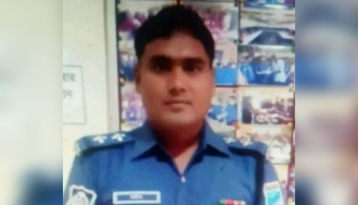 থানায় জব্দ গাড়ি গোপনে বিক্রির অভিযোগে এসআই ক্লোজড