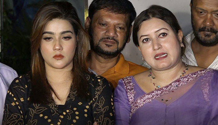 মিথ্যা বলেছেন প্রযোজক, নায়িকার কথাও সত্য নয়