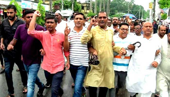 জ্বালানি তেলের দাম বাড়ানোর প্রতিবাদে নাটোরে বিএনপির বিক্ষোভ