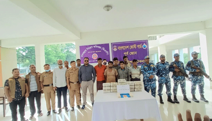 সেন্টমার্টিনে পৌনে দুই লাখ ইয়াবাসহ মিয়ানমারের ৬ নাগরিক আটক