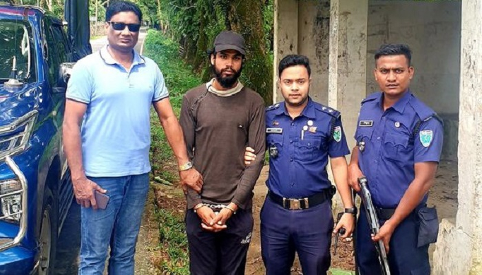 প্রধানমন্ত্রীকে কটূক্তি, বিএনপি নেতার ছেলে গ্রেপ্তার