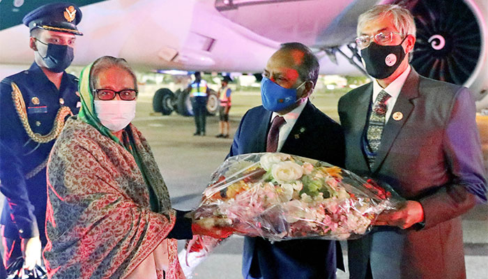 প্রধানমন্ত্রী নিউইয়র্ক পৌঁছেছেন প্রধানমন্ত্রী নিউইয়র্ক পৌঁছেছেন