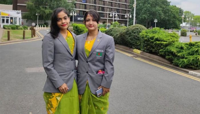 ক্ষমা চেয়েও পার পাননি টিটির সোমা ও মৌ ক্ষমা চেয়েও পার পাননি টিটির সোমা ও মৌ