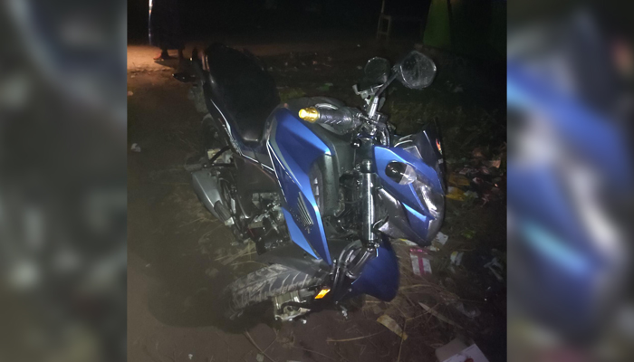 খুঁটির সঙ্গে ধাক্কায় দুই মোটরসাইকেল আরোহী নিহত খুঁটির সঙ্গে ধাক্কায় দুই মোটরসাইকেল আরোহী নিহত