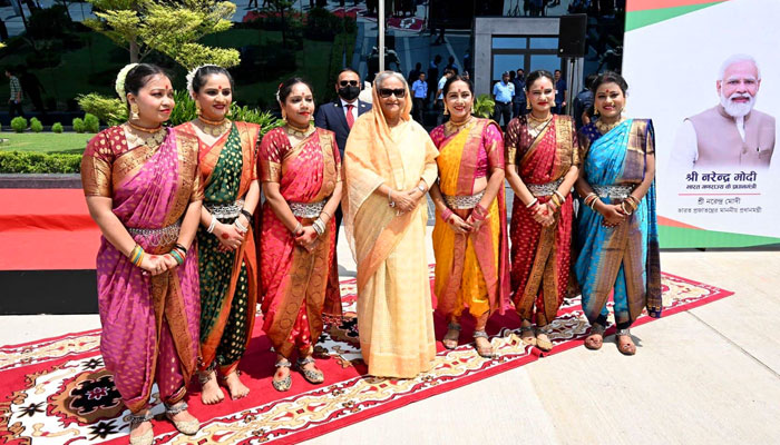 নয়া দিল্লিতে প্রধানমন্ত্রীকে লাল গালিচা অভ্যর্থনা নয়া দিল্লিতে প্রধানমন্ত্রীকে লাল গালিচা অভ্যর্থনা