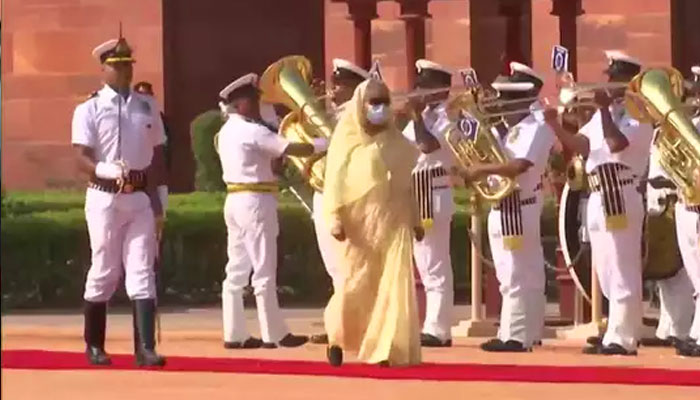 ভারতের রাষ্ট্রপতি ভবনে শেখ হাসিনাকে গার্ড অব অনার ভারতের রাষ্ট্রপতি ভবনে শেখ হাসিনাকে গার্ড অব অনার