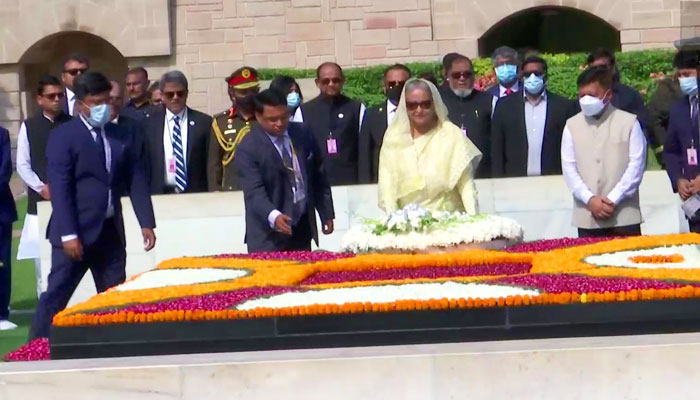 মহাত্মা গান্ধীর সমাধিসৌধে শেখ হাসিনার শ্রদ্ধা মহাত্মা গান্ধীর সমাধিসৌধে শেখ হাসিনার শ্রদ্ধা